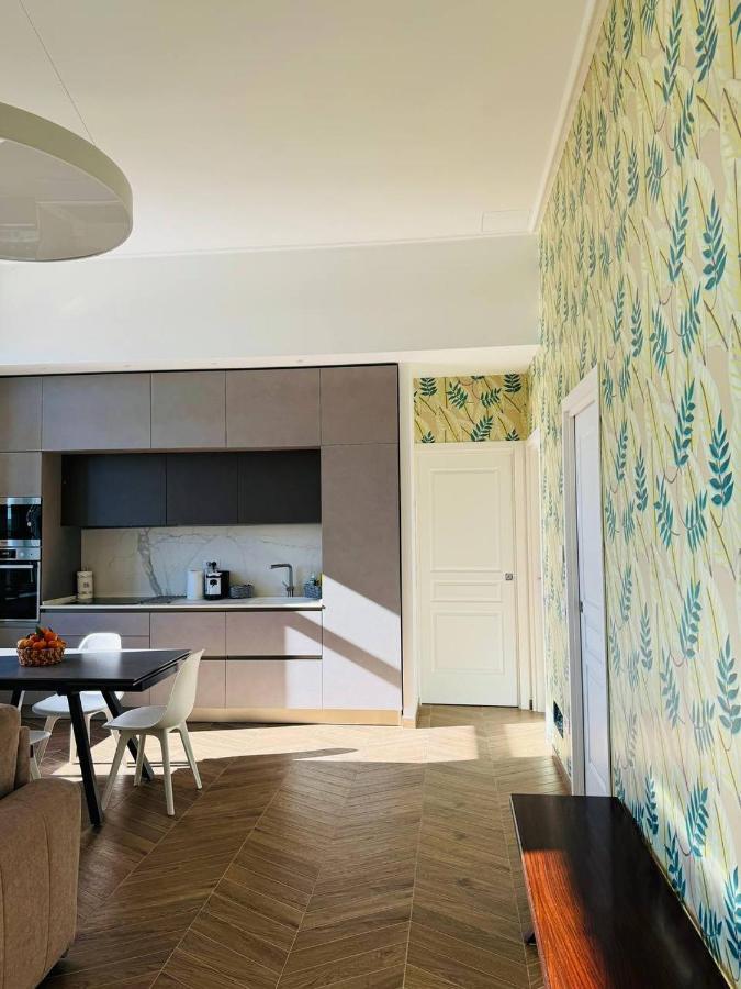 Alocasia Luxury Apartment